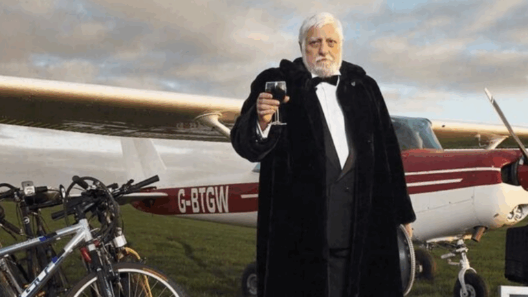 La brutal historia del hombre que se comió un avión: Podía digerir metal, le caía pesado el plátano y murió de causas naturales