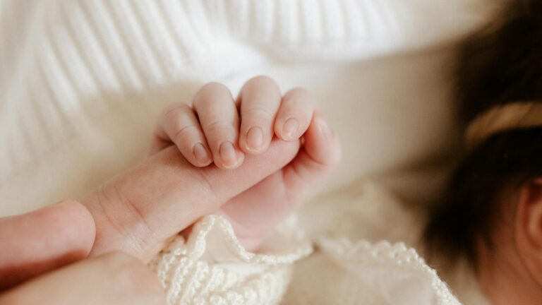 Cepal revela que la fecundidad en Latinoamérica cayó a mínimo histórico: Llegó a 1,8 hijos por mujer en 2024