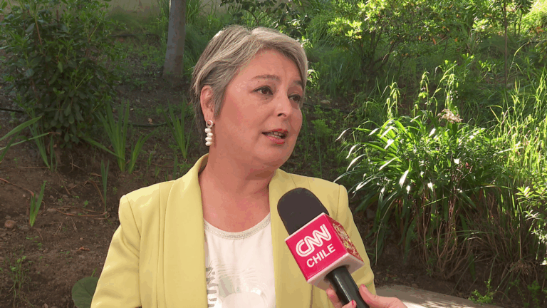 Jara acusa a Kast de impulsar 