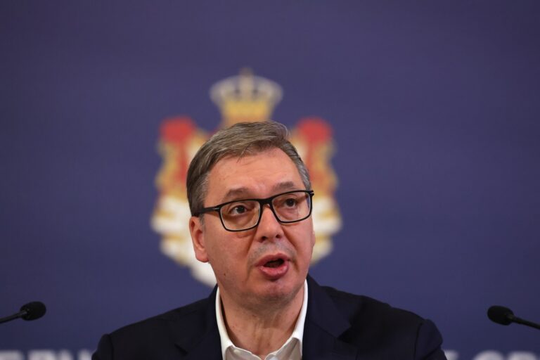 Presidente de Serbia niega haber participado en “safaris humanos” de Sarajevo tras acusaciones