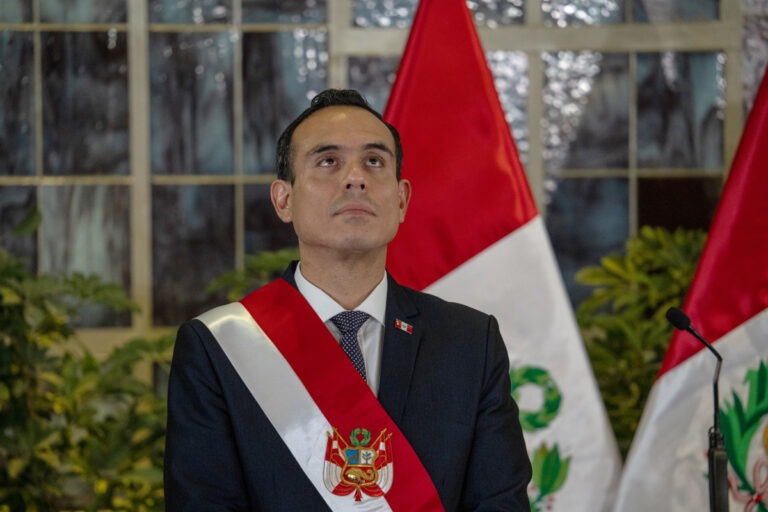 Presidente de Perú pedirá apoyo de Fuerzas Armadas para fortalecer resguardo en frontera con Chile