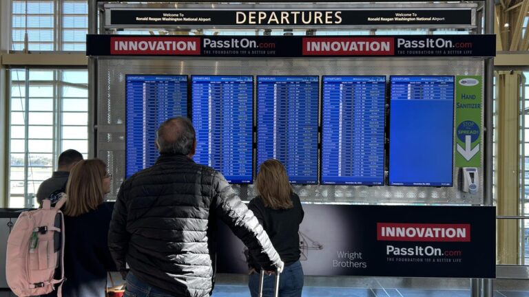 Estados Unidos: 40 aeropuertos cancelarán vuelos en todo el país por el cierre del Gobierno