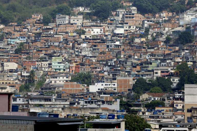 Mortal operativo en Río de Janeiro: Policía afirma que más del 95% de los muertos tenían 