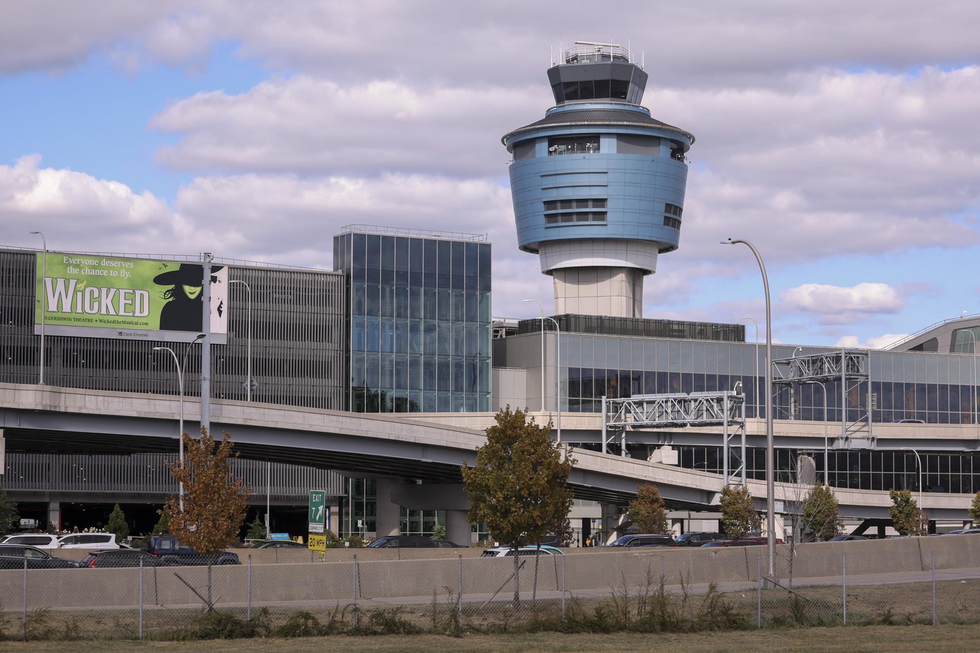 Fotografía de archivo de un aeropuerto en Nueva York. EFE/SARAH YENESEL
