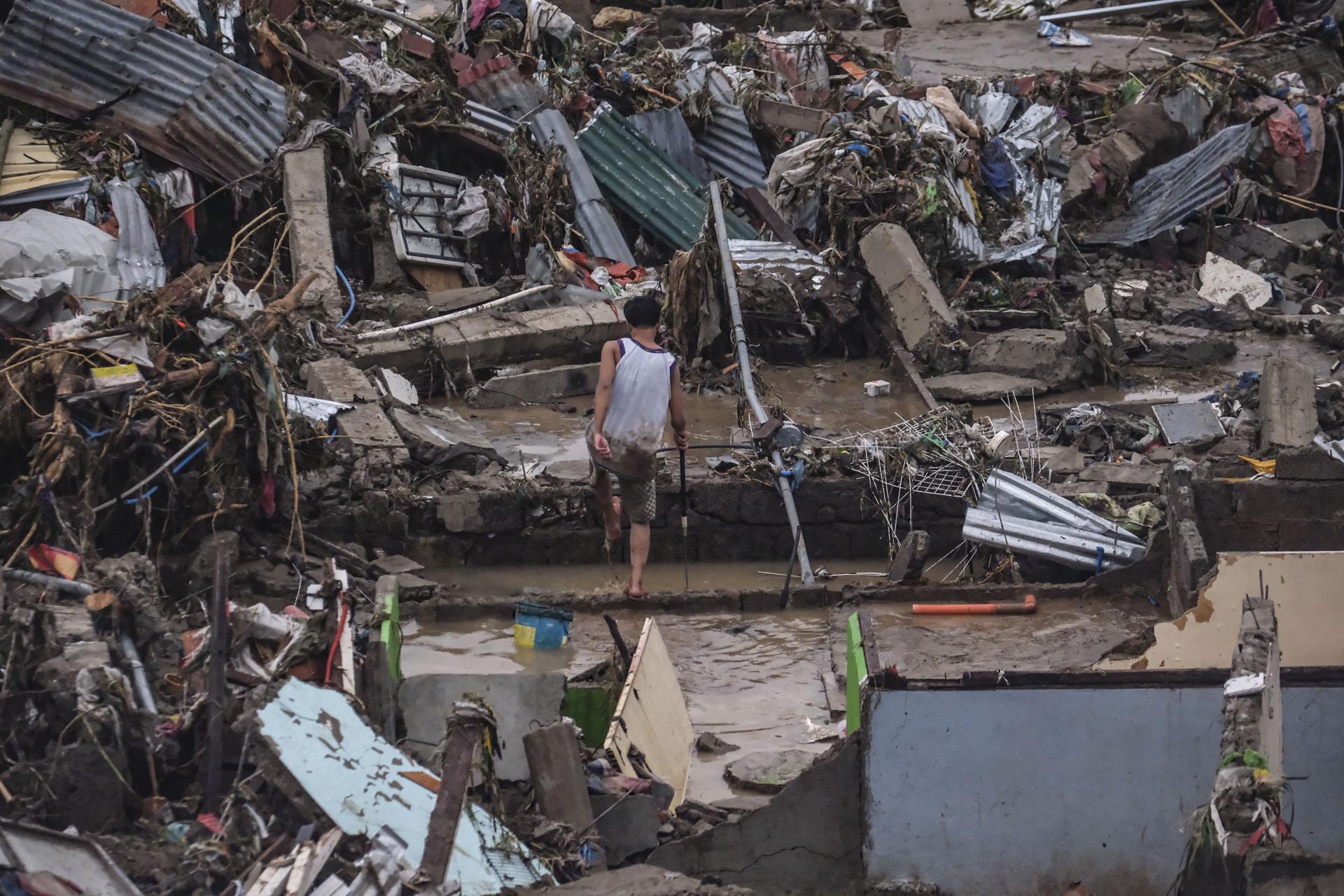 Daños causados por el tifón Kalmaegi en Talisay City, Cebú, Filipinas. EFE/EPA/JUANITO ESPINOSA