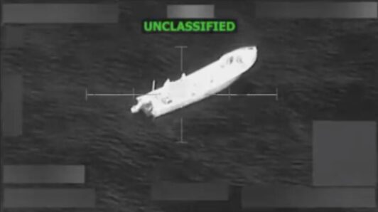 Ejército estadounidense atacó dos barcos acusando narcotráfico: Seis personas murieron