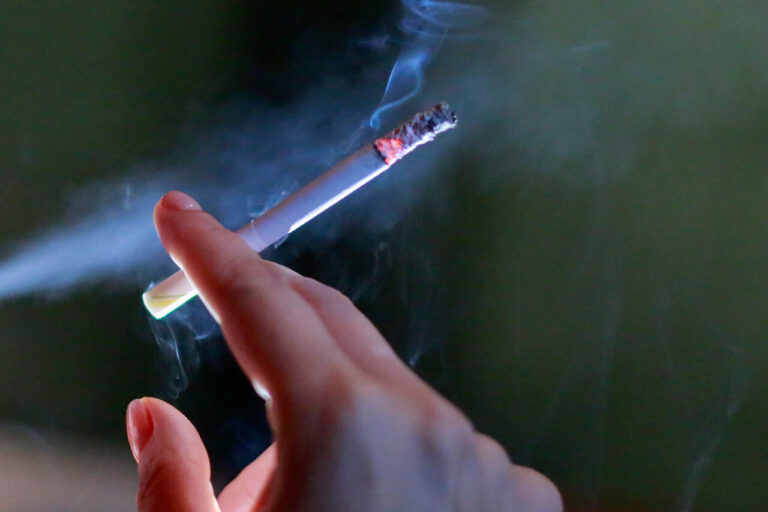 GES cubrirá tratamiento para dejar de fumar: ¿Desde cuándo y a quiénes va dirigido?