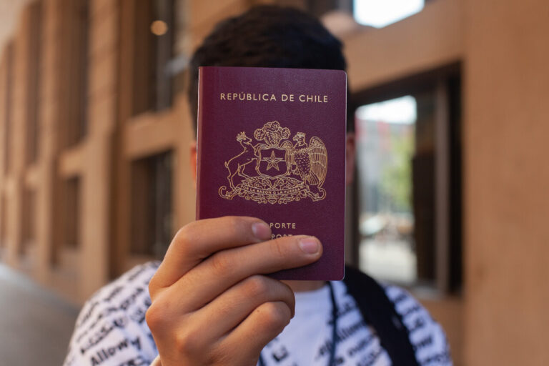 Actualizan lista de los mejores pasaportes del mundo: ¿En qué lugar quedó Chile?