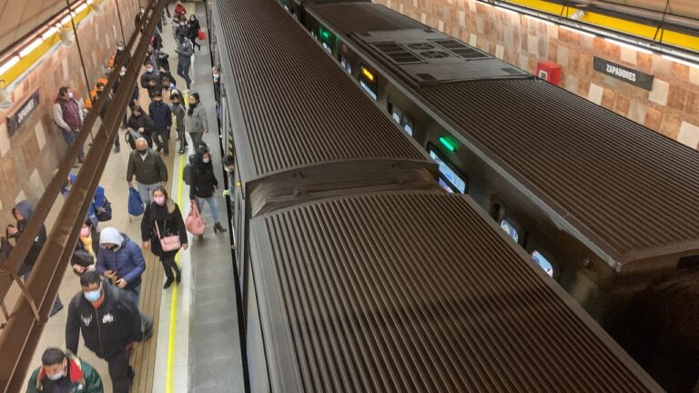 Metro de Santiago normaliza servicio en Línea 2 tras presencia de persona en la vía