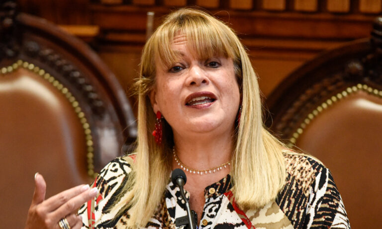 Defensa de Ángela Vivanco cuestiona investigación y apunta a “otros cuatro” ministros por fallo ligado a Codelco