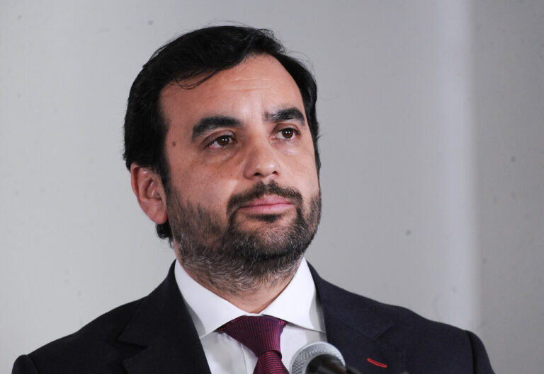 Fiesta con asado y whisky en la cárcel: Ministro Jaime Gajardo afirma que “probablemente” haya gendarmes involucrados