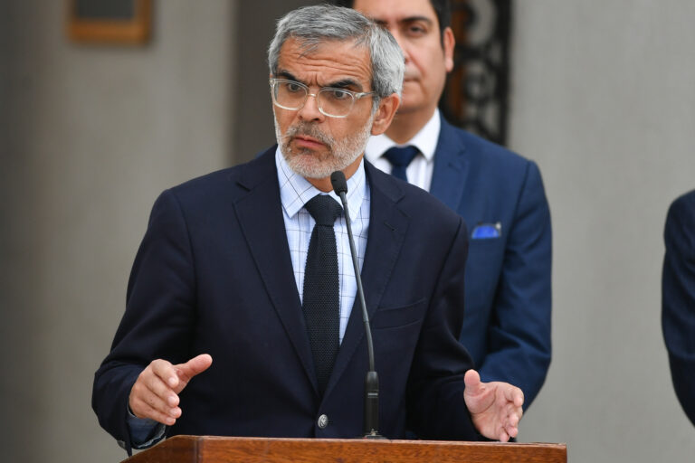 Cordero dice que si Matthei leyera el Plan Nacional de Búsqueda, vería que su postura 