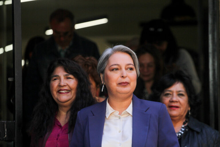 Jeannette Jara dice que se alejará del PC en caso de salir presidente: 