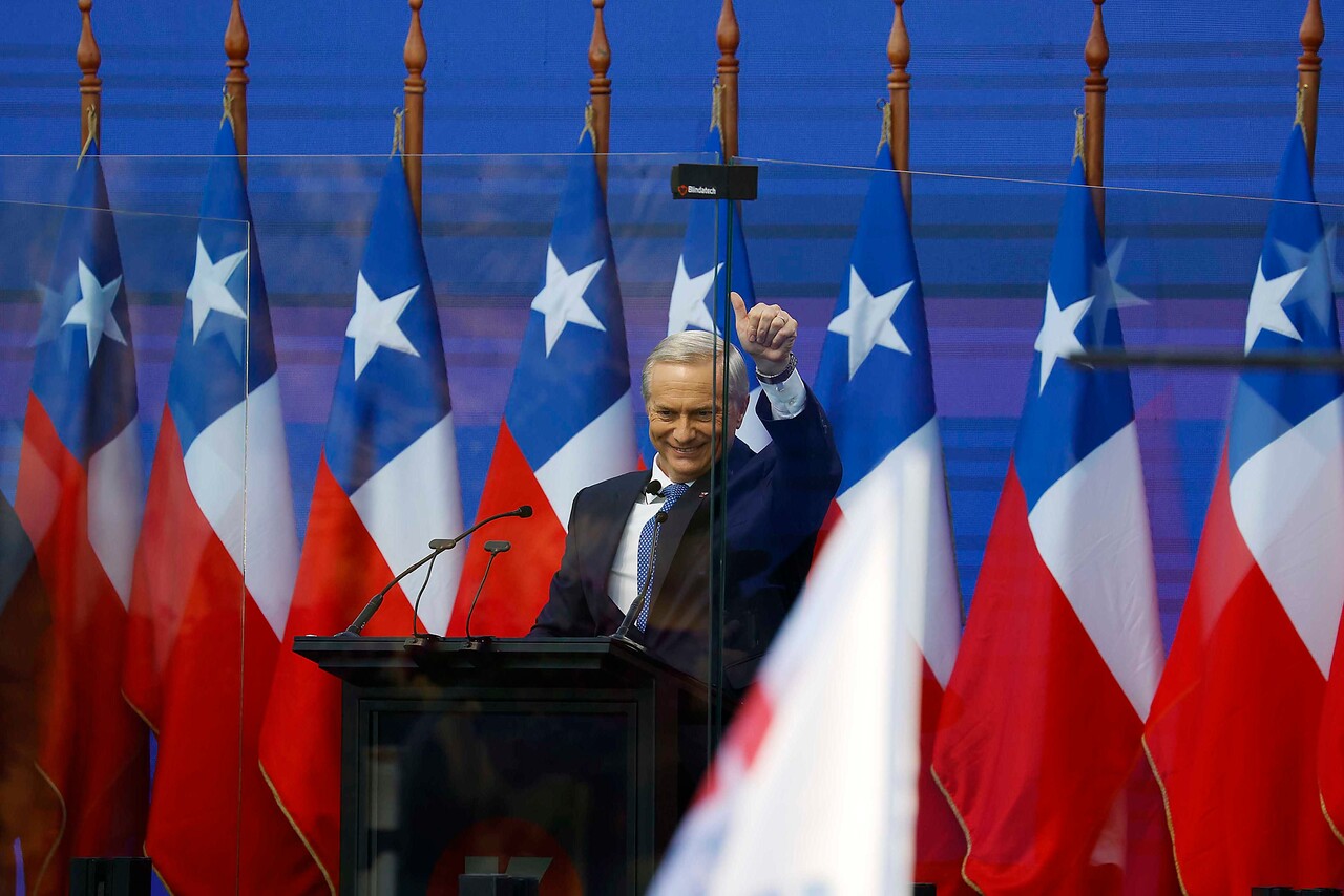 Jose Antonio Kast dio discurso con vidrio blindado en acto de campaña en Viña del Mar/Agencia Uno