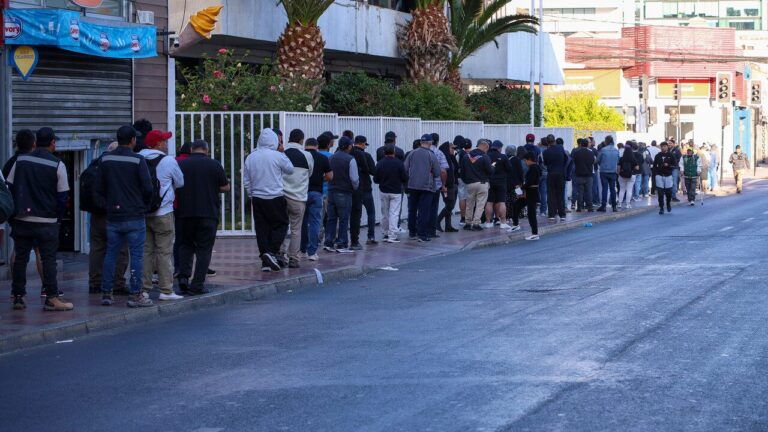 Elecciones 2025: Reportan largas filas para excusarse en comisarías de todo el país