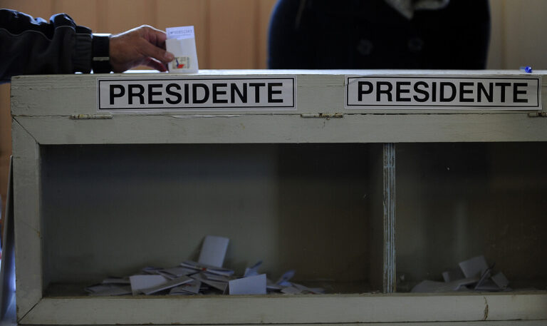 ¿Puedo votar con el carnet de identidad vencido en estas elecciones 2025?