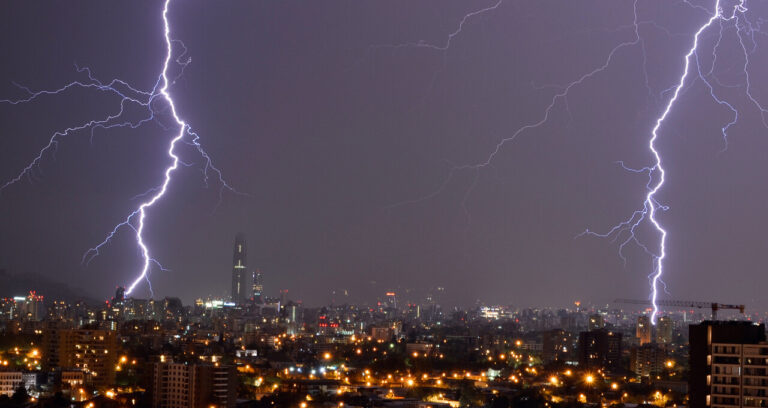 Pronostican tormentas eléctricas en 7 regiones, incluyendo Valparaíso y la Metropolitana: ¿Cuándo ocurrirá el fenómeno?