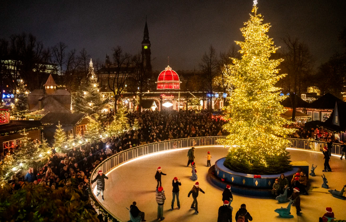 El parque de atracciones y jardín de recreo danés se vuelve aún más encantador en Navidad. Ritzau Scanpix/SIPA