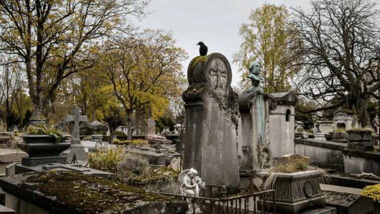 París anuncia particular lotería: Personas podrán participar para compartir espacio en el cementerio con Jim Morrison