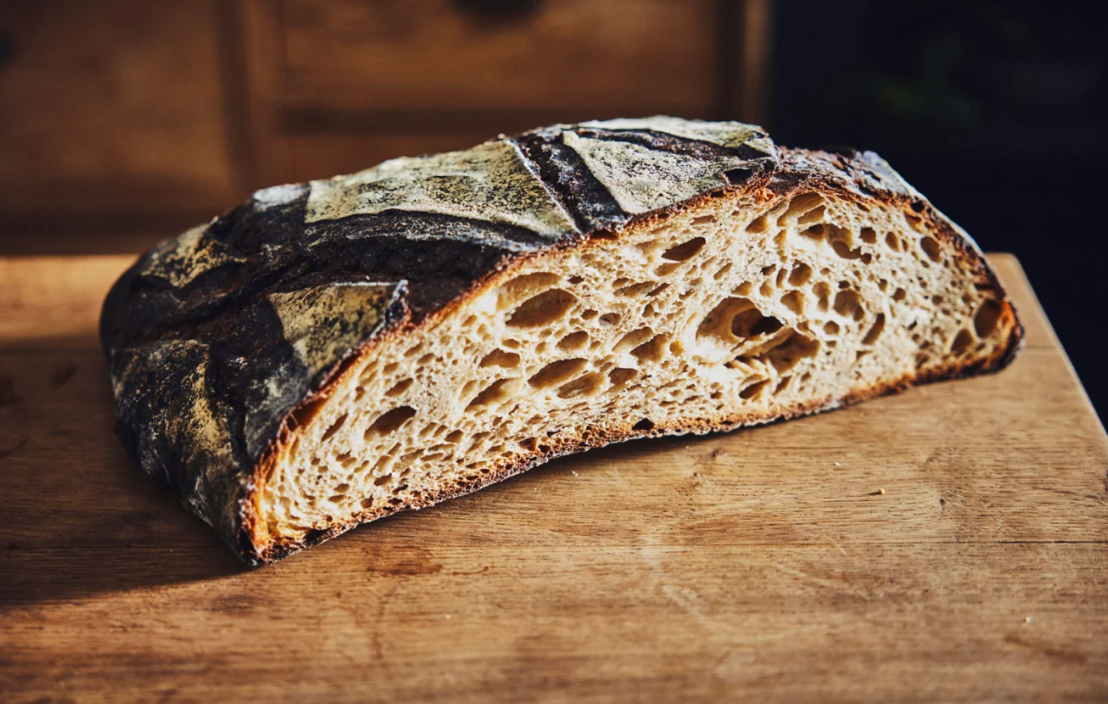 El pan de molde de Boulanger Benoît Castel es el producto estrella de sus tres panaderías parisinas. «Quería hacer estos panes grandes, más tradicionales, como se hacían antiguamente», explica Castel. Guillaume Czerw