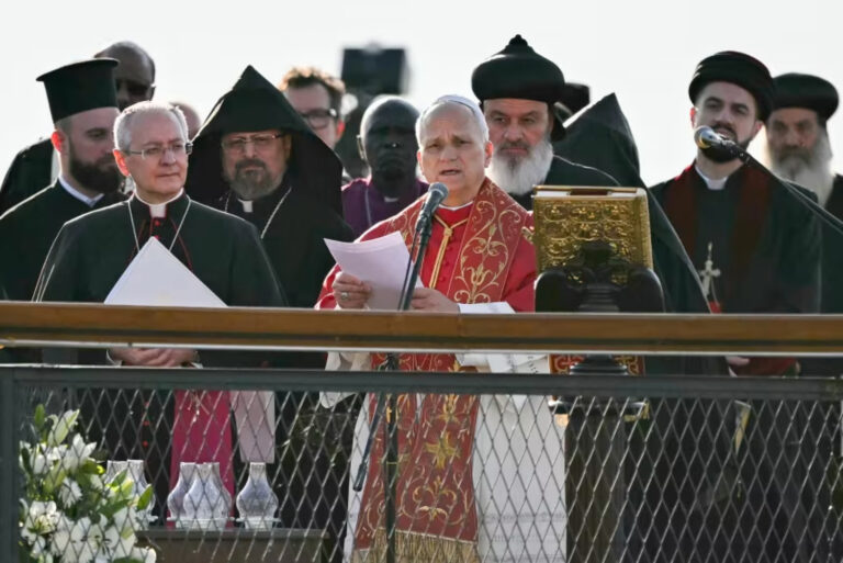 El papa León XIV condena en Turquía el uso de la religión para justificar la guerra