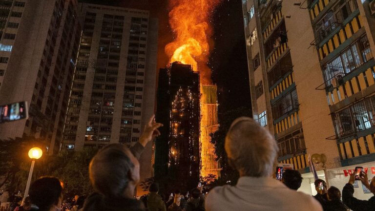 Incendio en Hong Kong deja 83 fallecidos y 279 desaparecidos en peor tragedia urbana en tres décadas
