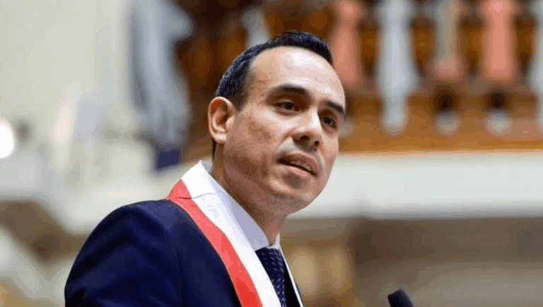 Migrantes intentan abandonar Chile y provocan atochamiento en la frontera norte con Perú