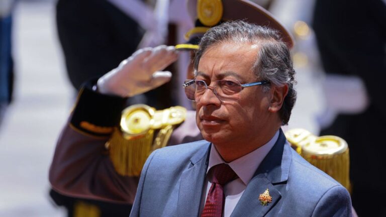 Striptease y compras de lujo: Presidente Petro publica sus finanzas personales luego de ser presionado por EE.UU.