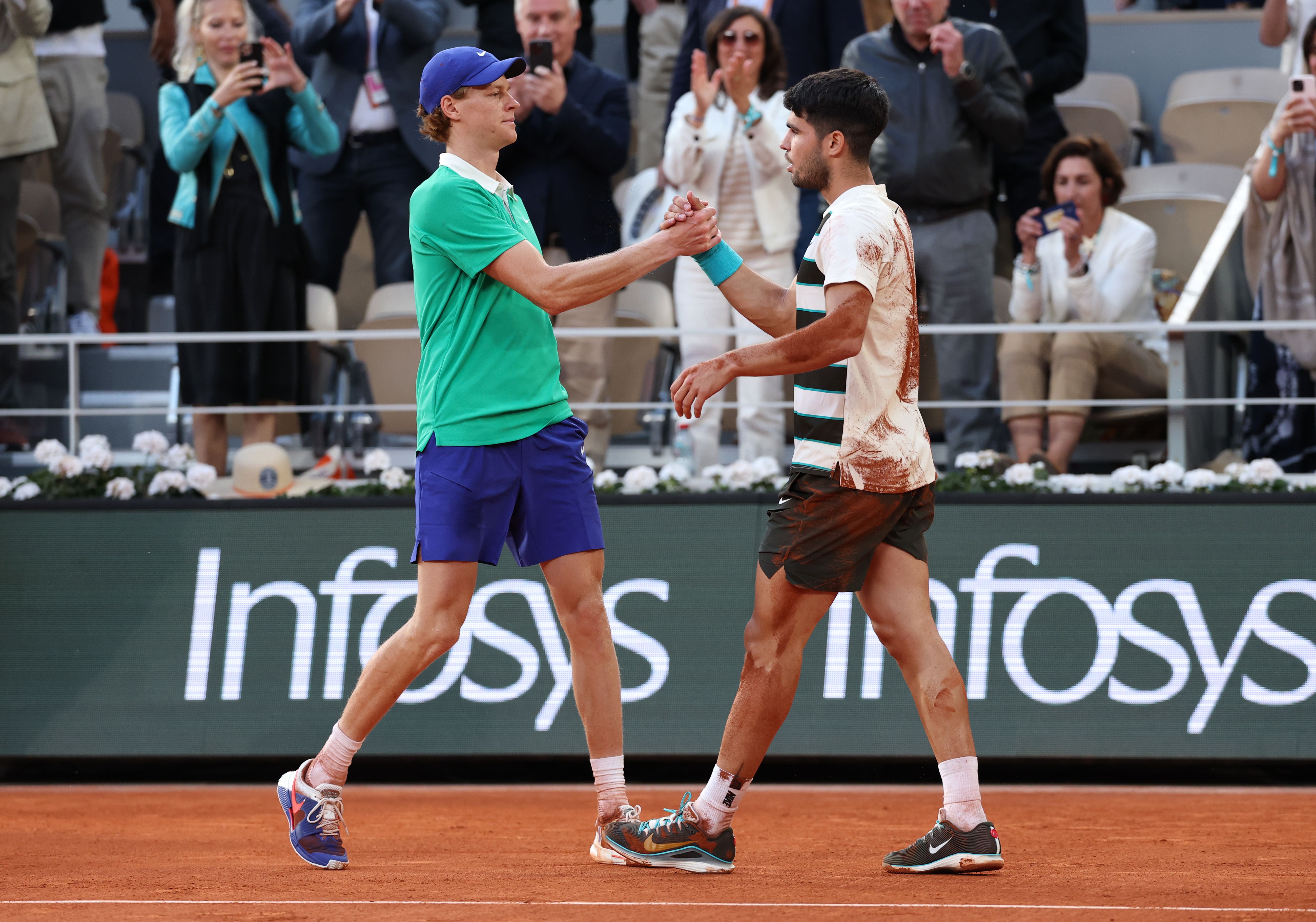 El español y el italiano protagonizaron una final para la historia del Abierto de Francia a principios de este año, con Alcaraz imponiéndose en un épico partido a cinco sets. Crédito obligatorio:Clive Brunskill/Getty Images vía CNN Newsource