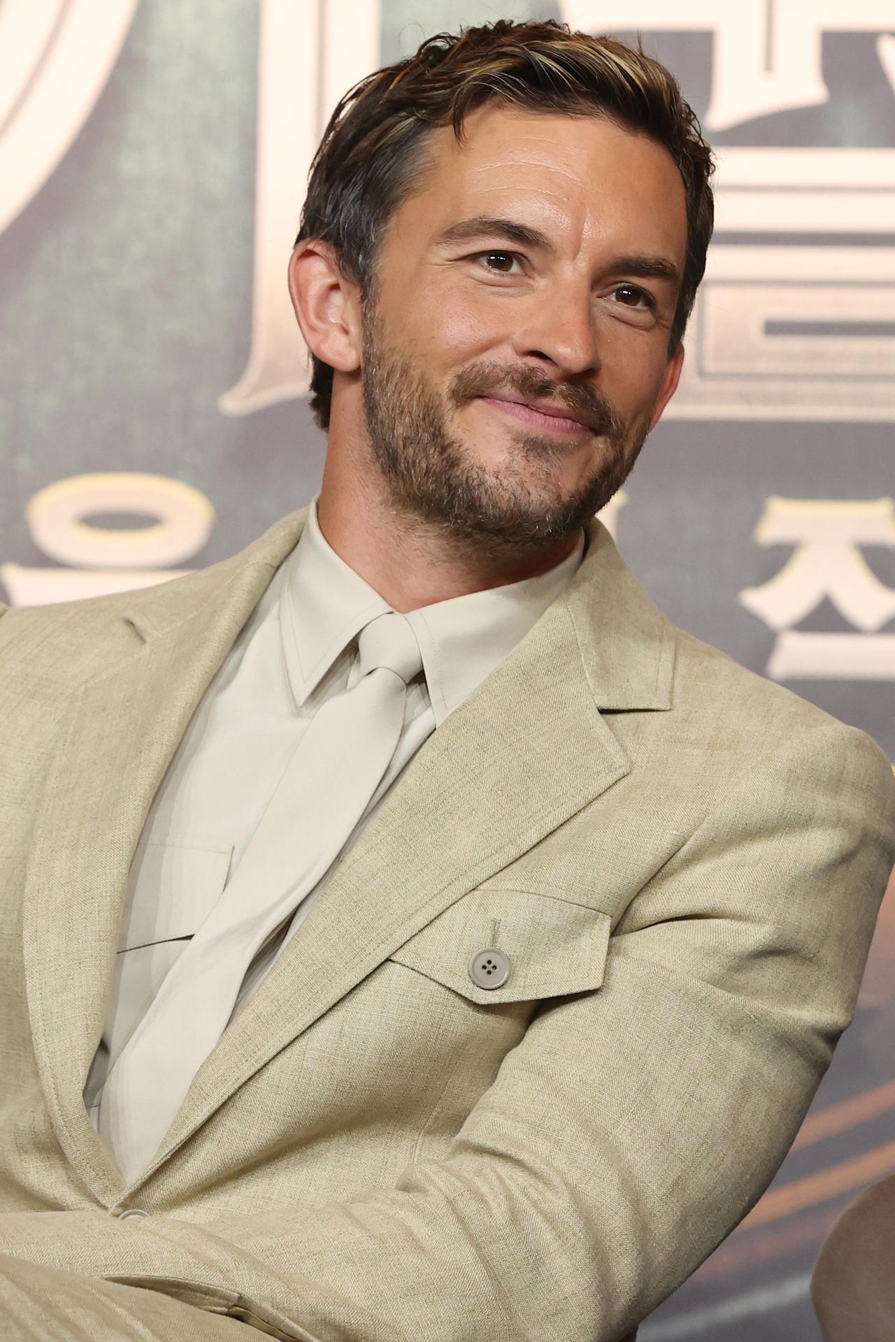 Foto de archivo del actor británico Jonathan Bailey, elegido por la revista People como el hombre más sexy de 2025, durante la promoción en Seúl de su película 'Jurassic World Rebirth.' EFE/EPA/YONHAP
