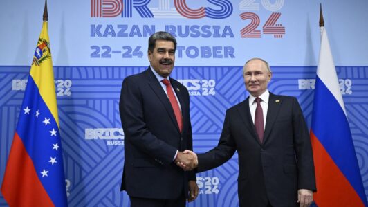 El Kremlin confirma contactos con el Gobierno de Maduro y habla de 