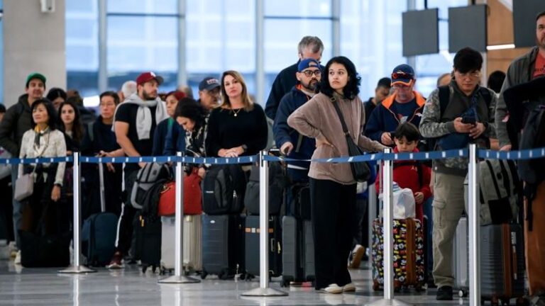 Casi 2.000 vuelos cancelados en EE.UU. en medio del cierre del Gobierno