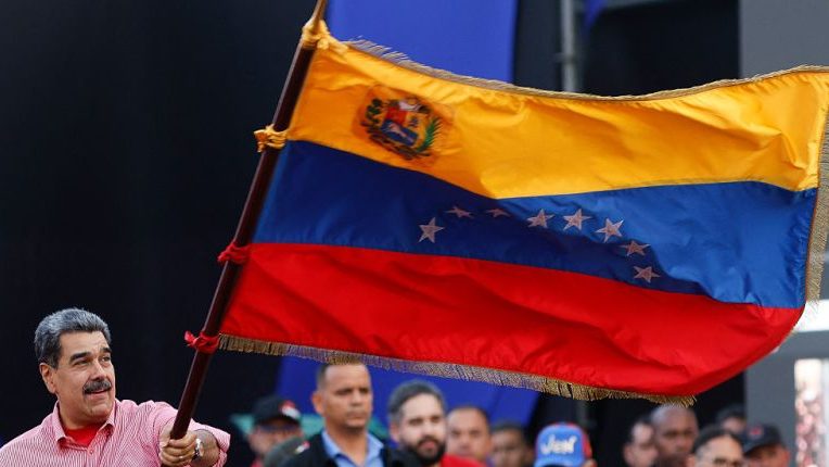 “Superbigote” se viste de guerra: la propaganda de Maduro en medio de la tensión con EE.UU.