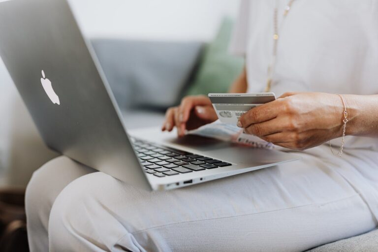 CMF alerta sobre entidades que ofrecen créditos en sitios web por presunta estafa: ¿Cuáles son?