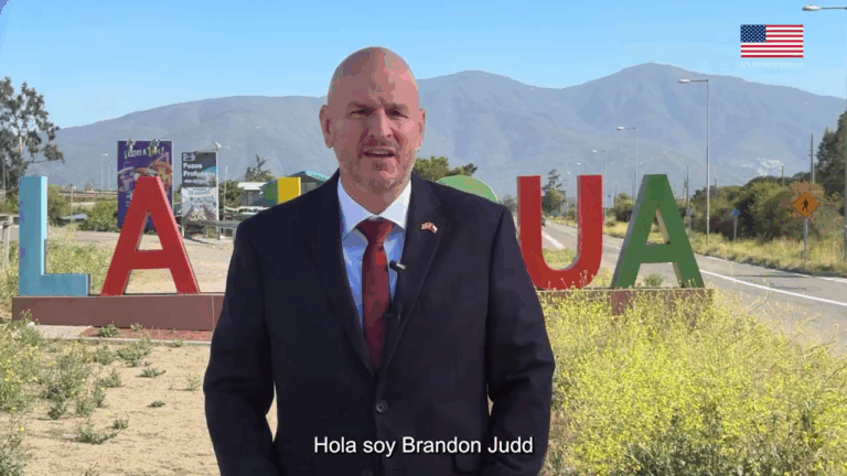 Habla embajador de Estados Unidos tras su arribo a Chile: “Es muy especial para mí volver a este país que marcó mi historia”