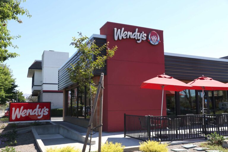 Wendy's anuncia que cerrará cientos de restaurantes en EE.UU.: ¿Por qué ocurrirá?