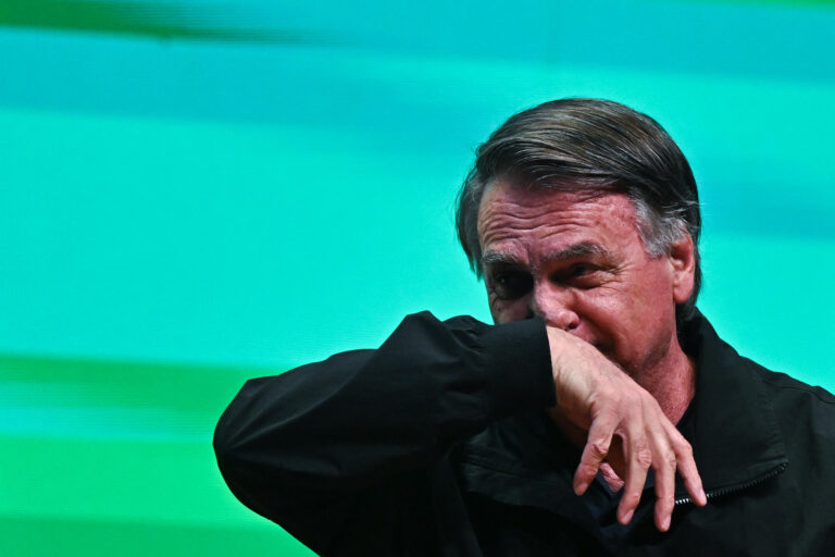 Suprema de Brasil autoriza salida temporal de prisión de Bolsonaro por cirugía, pero rechaza solicitud de arresto domiciliario