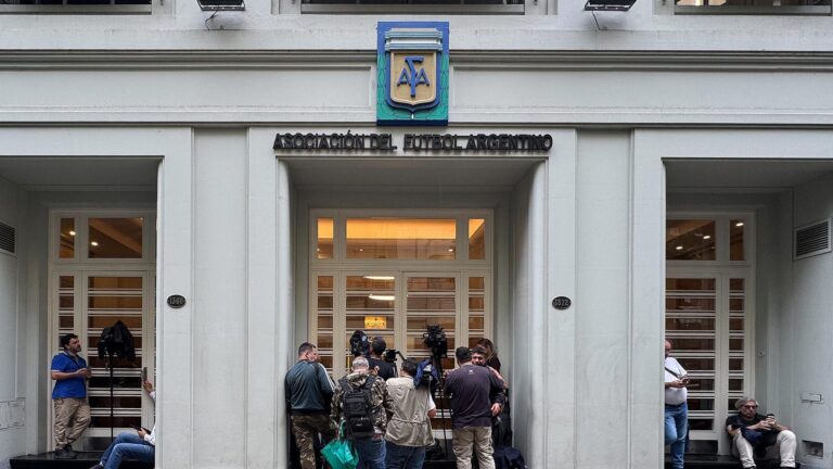 Allanamiento a la AFA y a 17 clubes generó impacto en Argentina: Qué investiga la Justicia