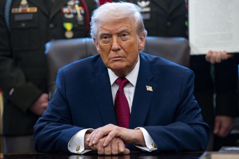 El controversial mensaje de Navidad de Trump: “Feliz Navidad a todos, incluida la escoria de la izquierda radical”