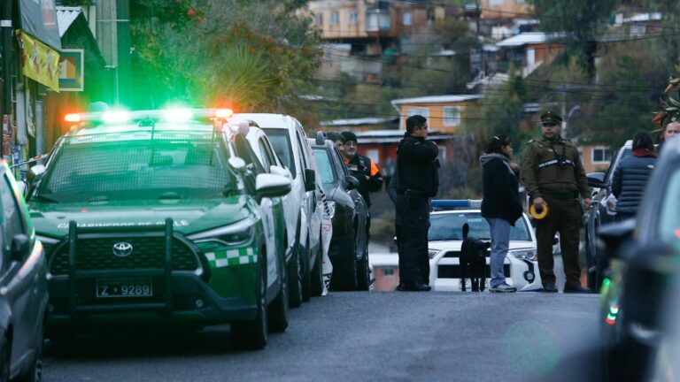 Municipalidad de Lo Barnechea anuncia desalojo en el cerro 18 por ser una 