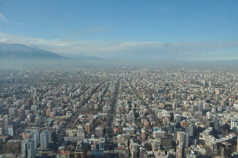 Proyección OCDE: Chile crecerá un 2,4% este año, mientras que un 2,2% en 2026 y 2027