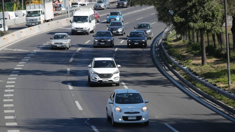 Proyectan salida de más de 549 mil autos para Año Nuevo: Habrá peaje a luca y otras medidas de contingencia