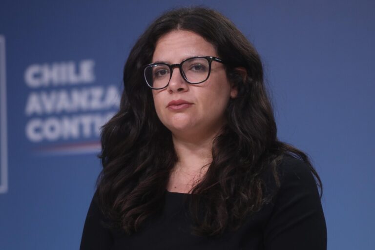 Ministra Orellana fija pendientes para su sucesora y advierte que la agenda dependerá de la “voluntad” del próximo oficialismo