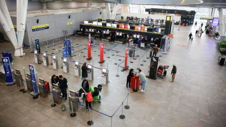 Senado despachó a ley proyecto que obliga a aerolíneas informar identidad de pasajeros: Busca 