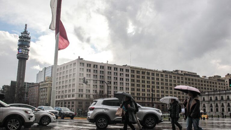 Meteorología alerta lluvias y posibles tormentas eléctricas en la Región Metropolitana durante esta semana