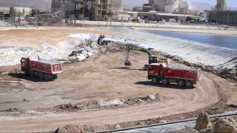 Contraloría tomó razón del acuerdo Codelco-SQM para explotación del litio, pero con alcances