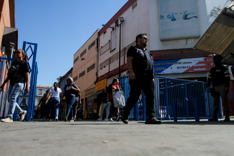 PDI desarticula red ligada a mafia china en Barrio Meiggs: Un sargento de Carabineros y otras 30 personas detenidas