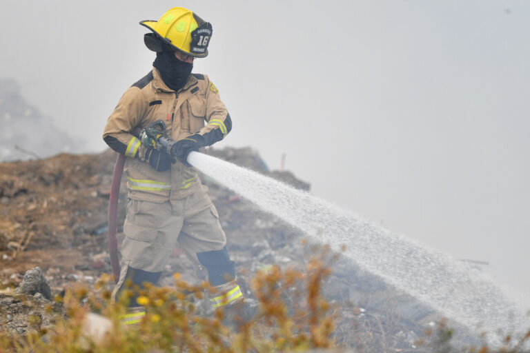 Incendio Quilamuta arrasa con 1.667 hectáreas y Senapred ordena evacuar sectores de San Pedro