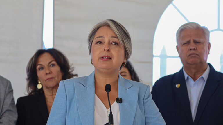 Jara confirma que renunciará al PC si gana las elecciones: “Como lo hicieron otros estadistas, como Piñera”