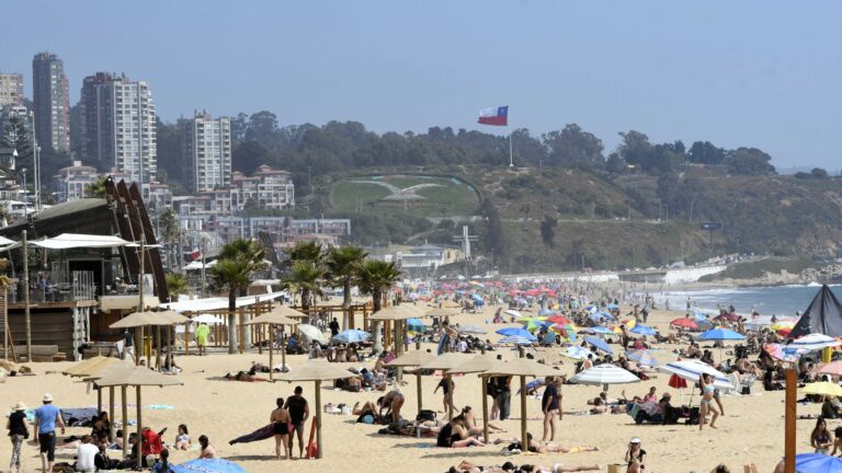 Embajada de Argentina en Chile alerta a turistas por robos durante la temporada de verano